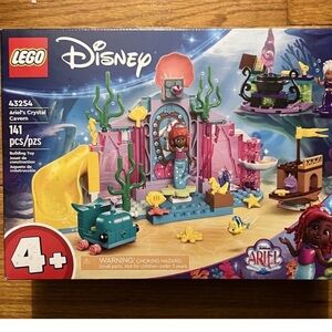 LEGO Disney Ariel's Undersea Adventure Set - Blue, Pink, Yellow